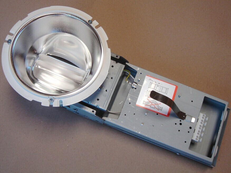 <p>
	Светильник 1 x 13 Вт, CASA 16 113F TC-D, Høvik Lys, Glamox, 23020906</p>
