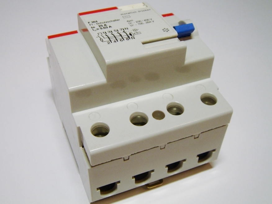 <p>
	Aвтомат тока утечки 3-фазный 25 A, 30мA(0,03A), ABB, F364-25/0,03, GHF3640001R2510</p>
