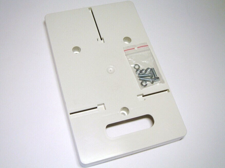 <p>
	Куплю основания для 1-фазных счётчиков</p>
