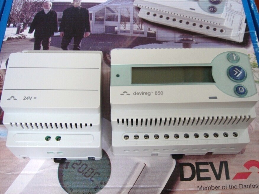 <p>
	Ostan termostaate Devireg™ 850 llI (16А) 3600 W.</p>

