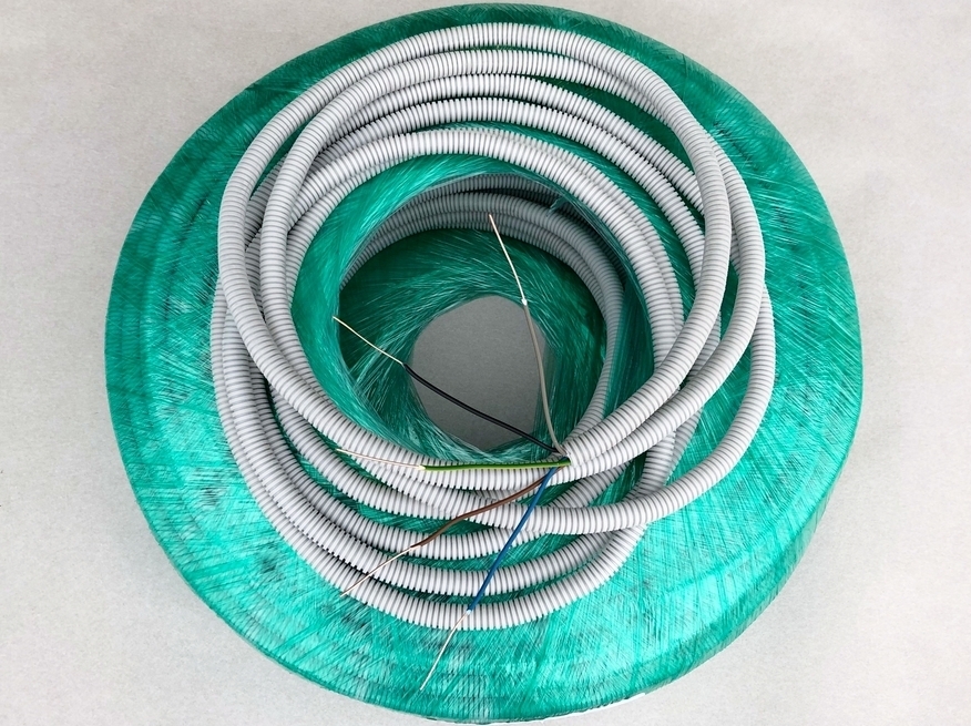 <p>
	Ostan kõrikaablit 5 x 1,5 mm²</p>
