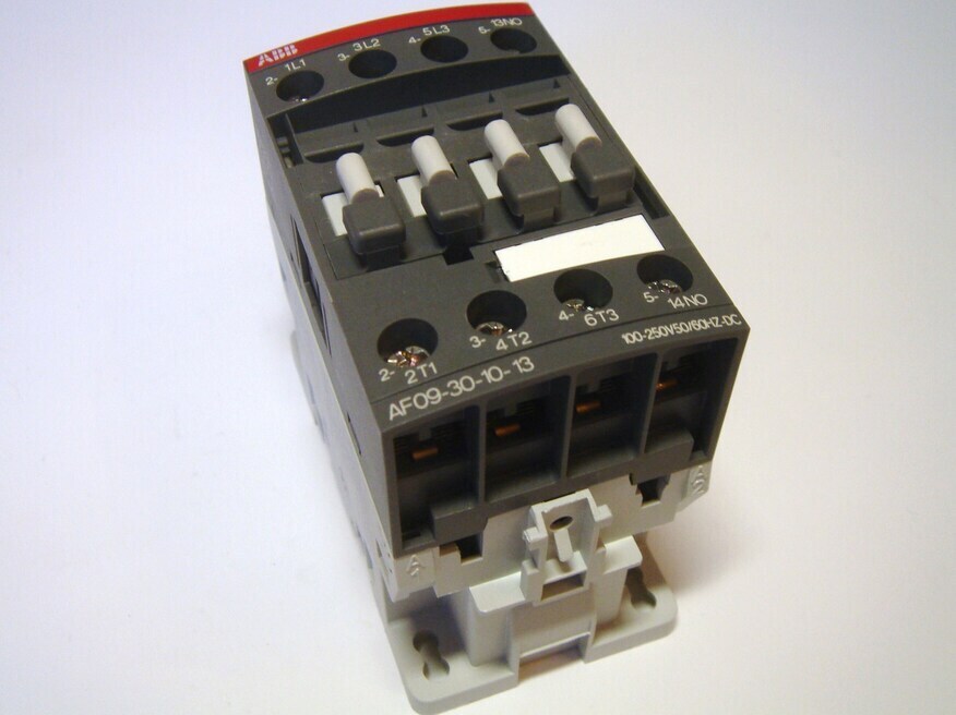 <p>
	Kontaktor 3-faasiline 25A(16kW), AF09-30-10-13, ABB, 1SBL137001R1310</p>
