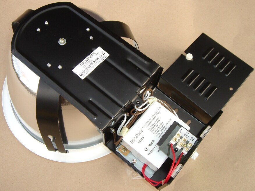 <p>
	Светильник 2 x 18 Вт, Riemann, RDD218EVG</p>
