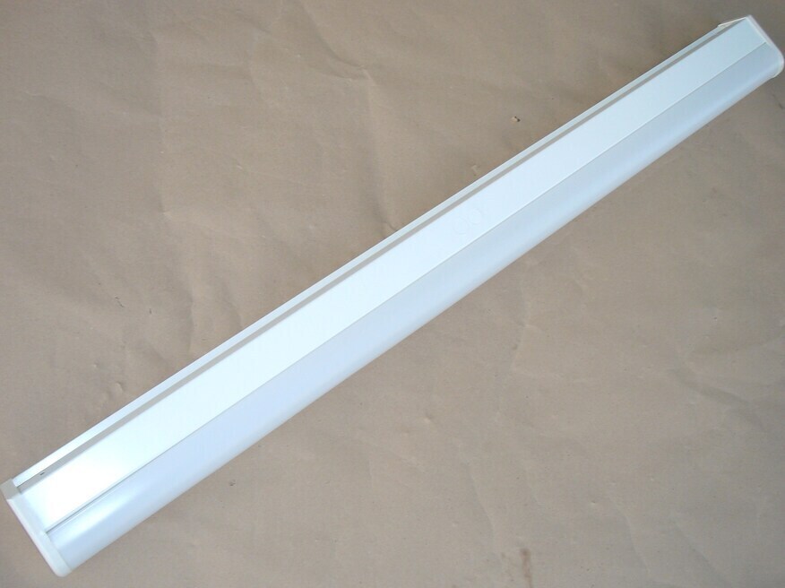 <p>
	Peeglivalgusti 1x36 W, Glamox Sala 136, 081140300</p>

