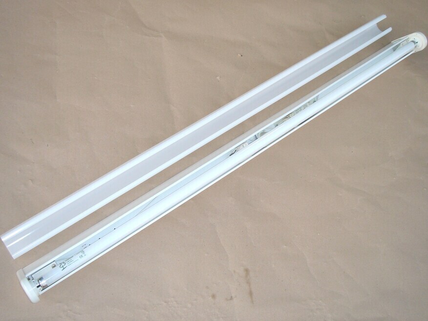 <p>
	Peeglivalgusti 1x36 W, Glamox Sala 136, 081140300</p>
