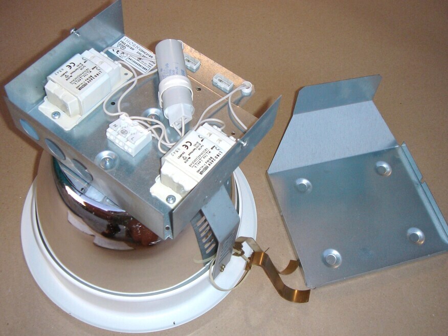 <p>
	Светильник 2 x 18 Вт, Thorn, CDHC218R</p>
