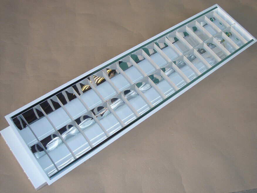 <p>
	Куплю светильники 2 x 36 Вт</p>
