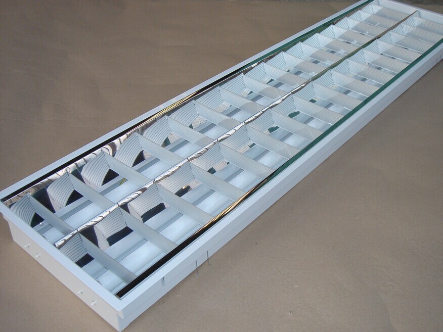 <p>
	Куплю светильники 2 x 36 Вт</p>
