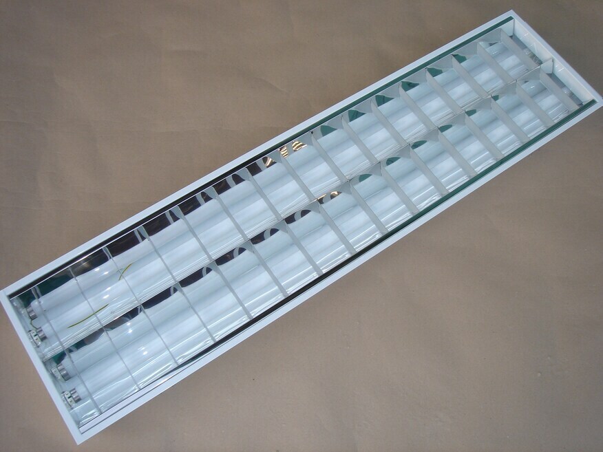 <p>
	Куплю светильники 2 x 36 Вт</p>
