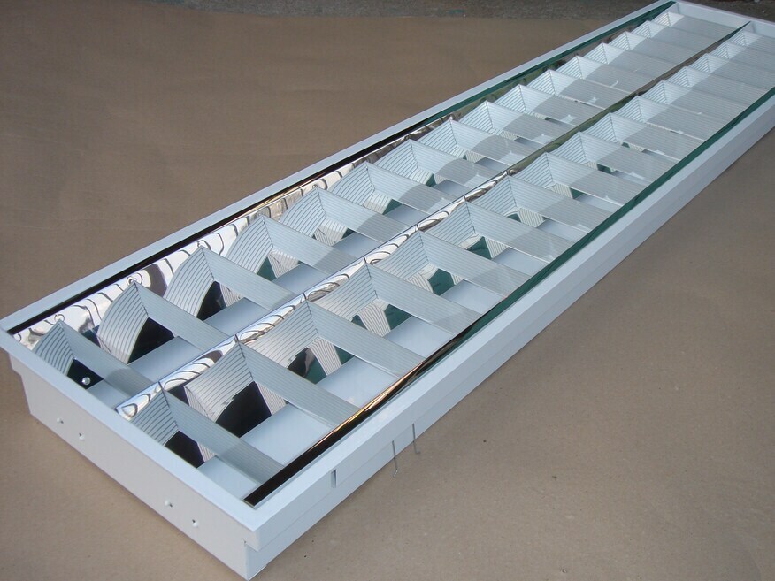 <p>
	Куплю светильники 2 x 36 Вт</p>
