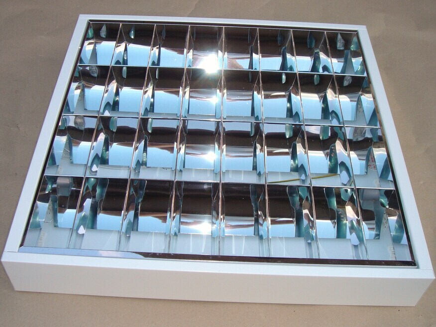 <p>
	Куплю светильники 4x18 Вт</p>
