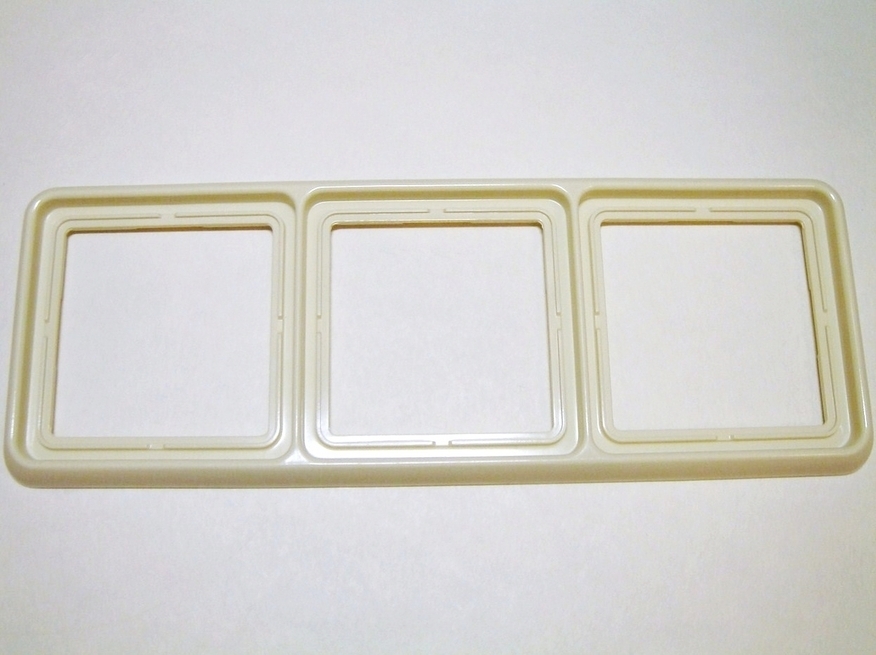 <p>
	3 - kohaline raam Jung (sari - CD500), CD583WUW</p>
