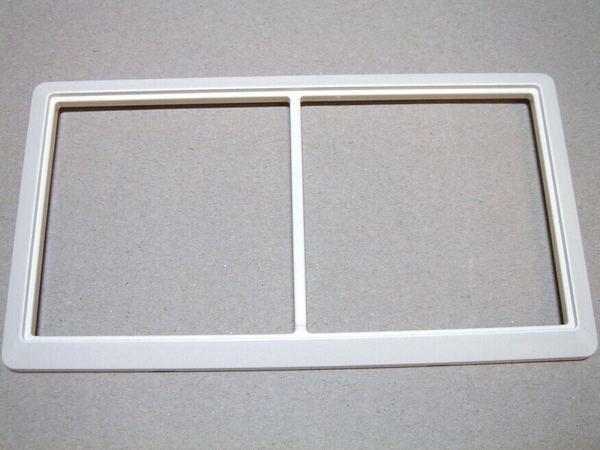 <p>
	2 - kohaline raam Strömfors (sari - Artic), 241129002</p>
