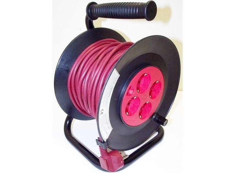 <p>
	Куплю удлинители 25м, на катушках</p>
