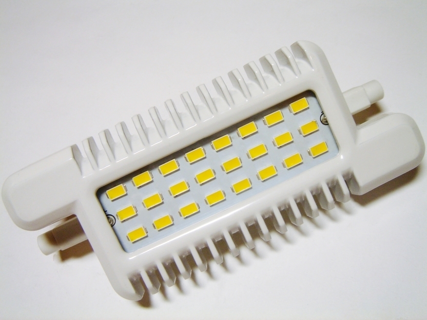 <p>
	Куплю светодиодные лампы 7 Вт до 15 Вт, 220-240В, подходят для прожектора</p>
