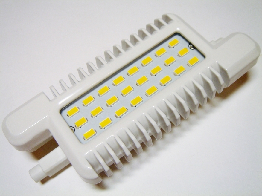 <p>
	Куплю светодиодные лампы 7 Вт до 15 Вт, 220-240В, подходят для прожектора</p>
