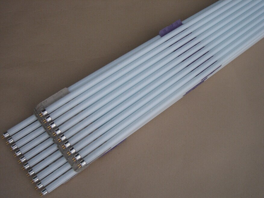 <p>
	Куплю люминесцентные лампы 80 Вт, T5, Philips, Osram, General Electric, Tungsram, Sylvania, <font color="#ff0000">цвет 830 (тёплый белый)</font></p>
