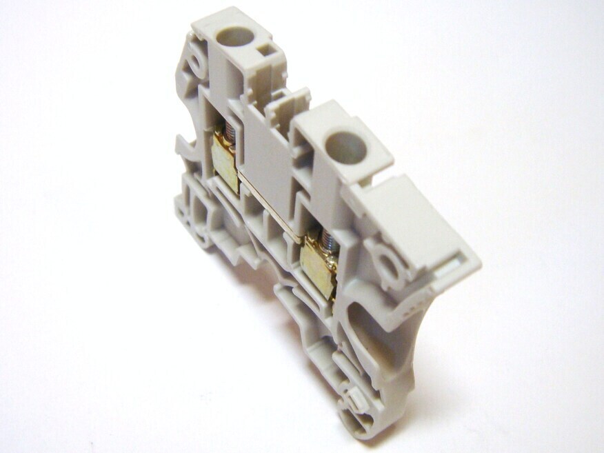 <p>
	Проходная клемма 4 мм², серая, ZS4, ABB, 1SNK505010R0000</p>
