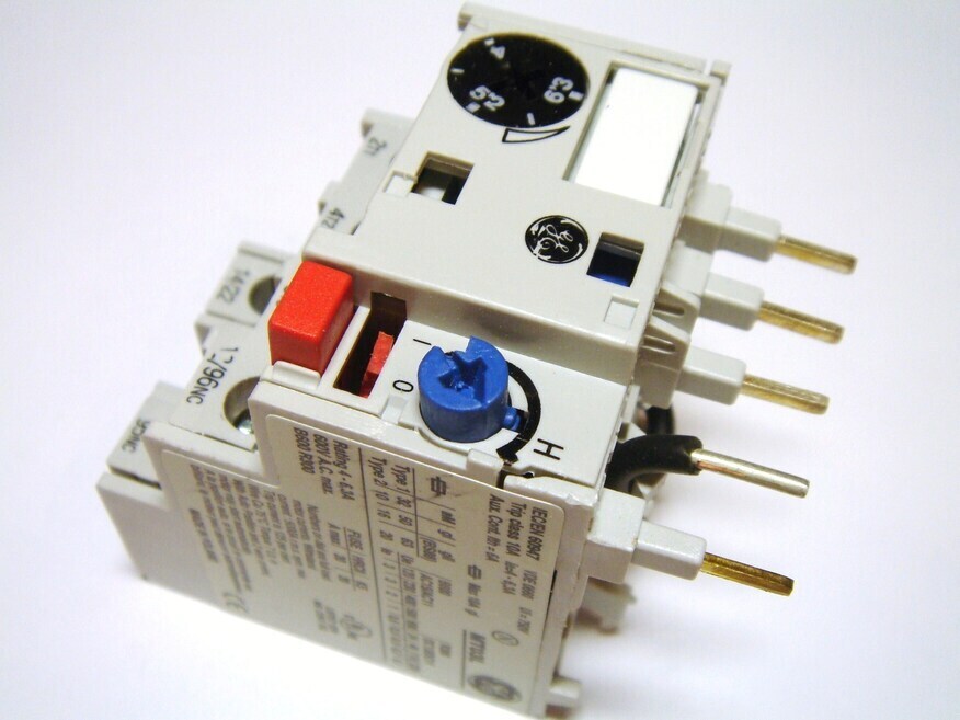<p>
	Термозащита 4 - 6,3A, MT03L, General Electric, 101011</p>
