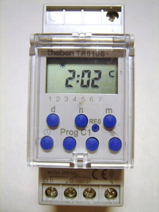 <p>
	Программные часы Theben TR 610</p>
