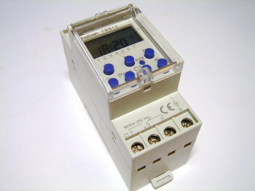 <p>
	Программные часы Theben TR 610</p>
