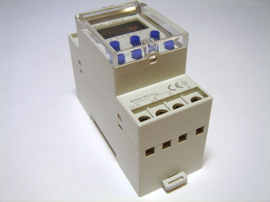 <p>
	Программные часы Theben TR 610</p>
