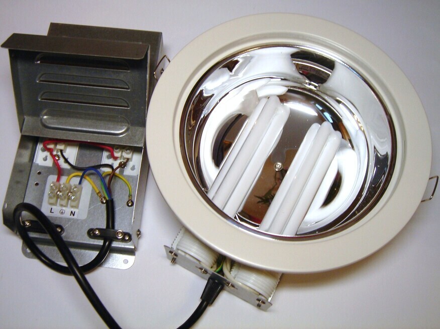 <p>
	Ripplaevalgusti 2 x 26 W, Philips, FBH024 2xPL-C/2P26W/830 K I 230V WH, 88514599</p>
