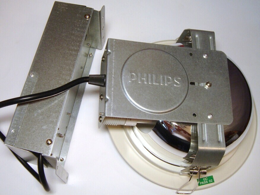 <p>
	Ripplaevalgusti 2 x 26 W, Philips, FBH024 2xPL-C/2P26W/830 K I 230V WH, 88514599</p>
