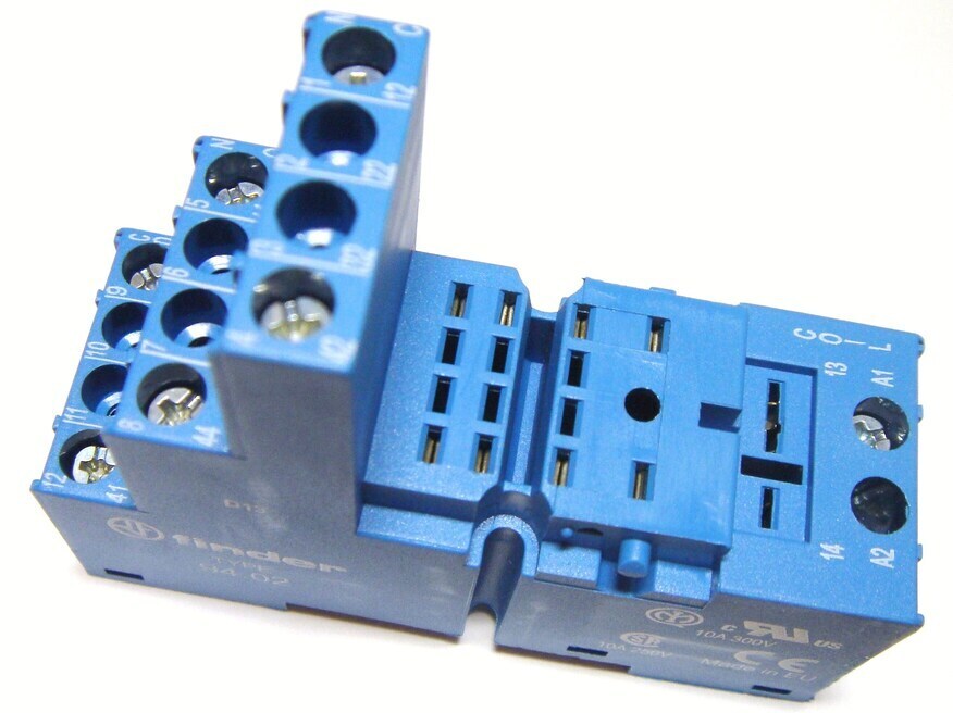 <p>
	Гнездо 94.02, Finder</p>
