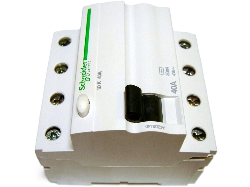 <p>
	Aвтомат тока утечки 3-фазный 40 A, 30мA(0,03A), A9Z05440, Schneider Electric, Acti 9 K, 047391</p>
