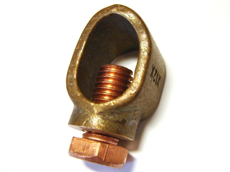 <p>
	Куплю зажимы омеднённых электродов с проводом</p>
