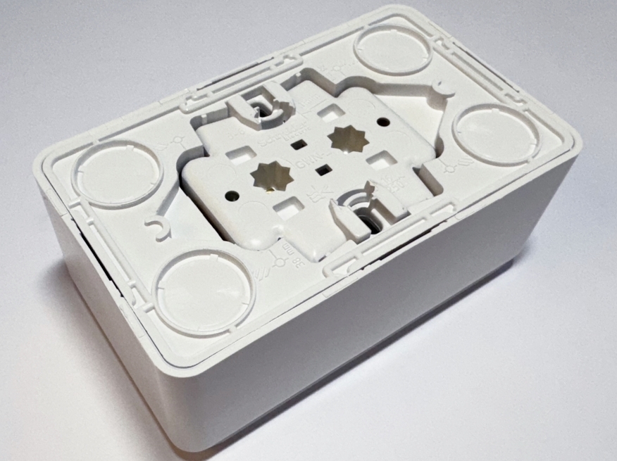 <p>
	Куплю розетки открытой установки 2-ные</p>
