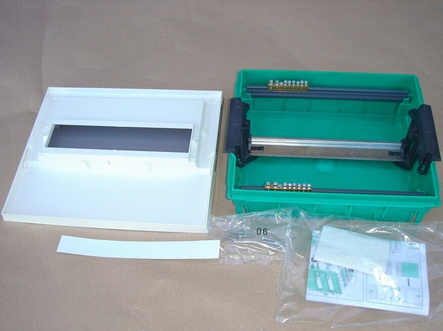 <p>
	Moodulkilp süvistatav 12 moodulit, Schneider Electric, Mini Pragma, MIP22112T, 014802</p>
