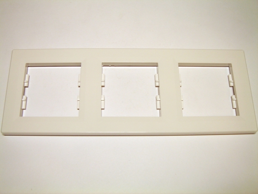 <p>
	3 - kohaline raam Schneider Electric (sari - Asfora), EPH5800321</p>
