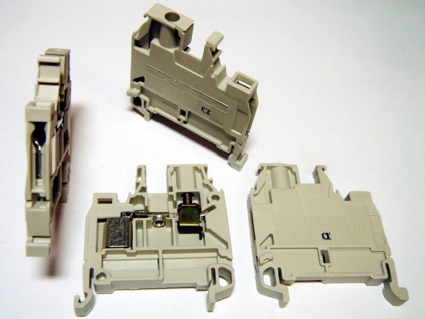 <p>
	Проходная клемма 1,5 мм², серая, D4/6.ADO, ABB, 1SNA199034R1500</p>
