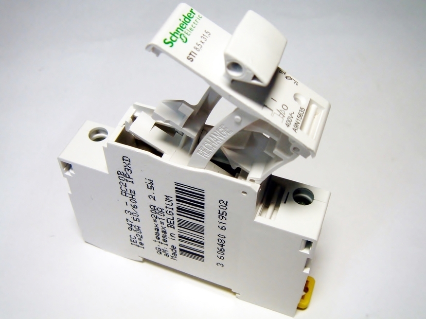 <p>
	Moodulsulavkaitsmelüliti 1-faasiline, 20A, STI, Schneider Electric, A9N15635</p>

