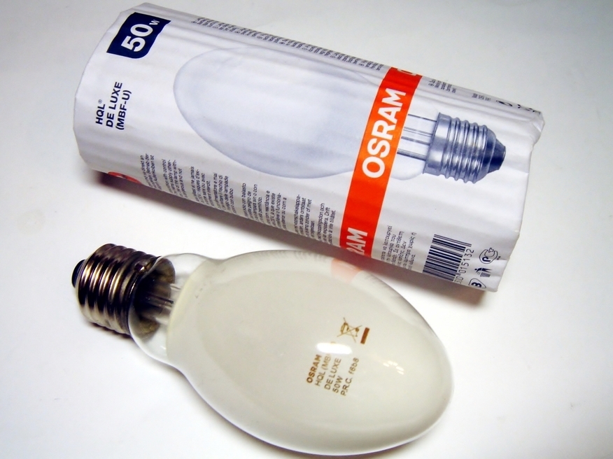 <p>
	Elavhõbelamp 50W, HQL De Luxe(MBF-U), Osram, 015132</p>
