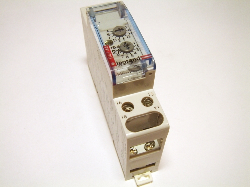 <p>
	Реле времени многофункциональное Rex2000 TR1m, Legrand, 04744</p>
