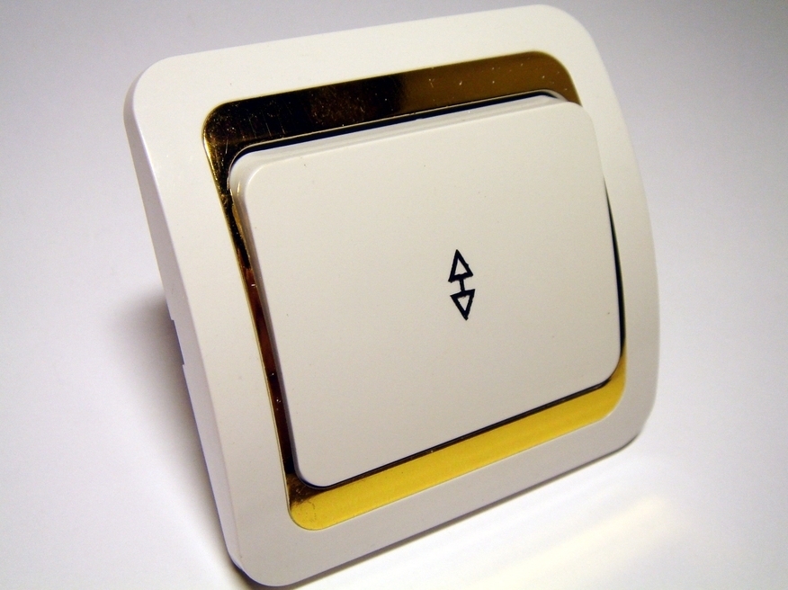 <p>
	Veksellüliti(ühe klahviga) süvispaigaldusega Makel (sari - Mimoza)</p>
