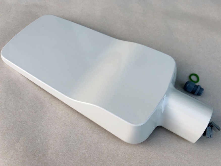 <p>
	Куплю <span style="color:#ff0000;">светодиодные</span> уличные светильники 30 Вт.</p>
