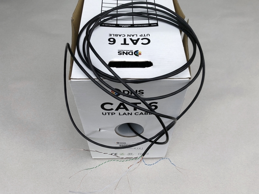 <p>
	Уличный компьютерный кабель Cat 6 U/UTP, 4x2x0,5 мм, DNS, 400104</p>
