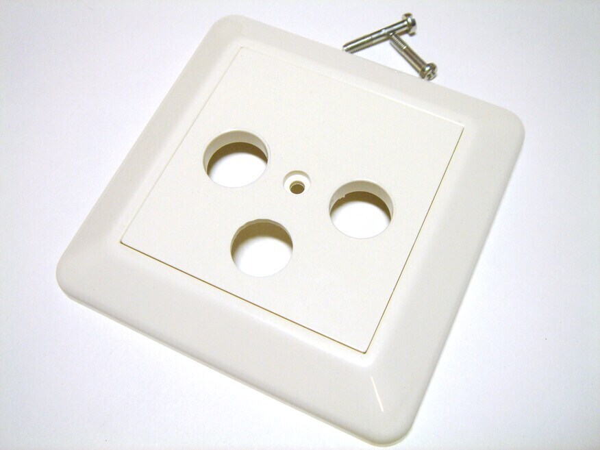 <p>
	Центральная плата Elko для TV/R/SAT розеток</p>
