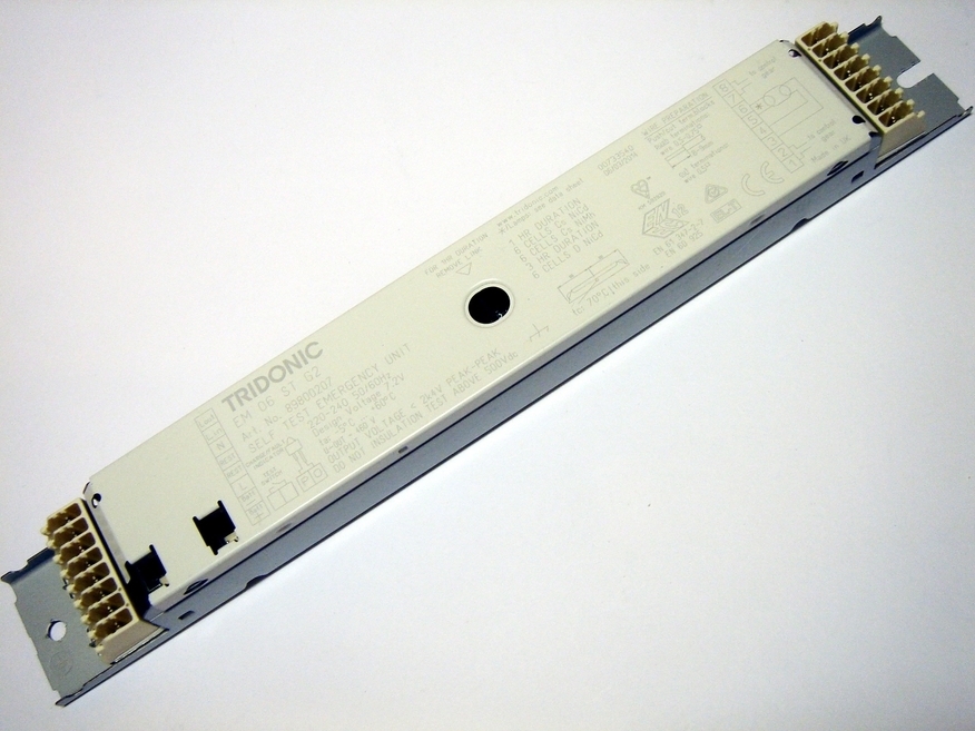 <p>
	Elektrooniline drossel <span style="color: #ff0000">koos avariitoiteallikaga</span> EM 06 ST G2, Tridonic, 89800207</p>

