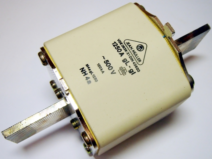 <p>
	Sulavkaitsmed 1250A, NH4a, Jean Müller, 4017900</p>
