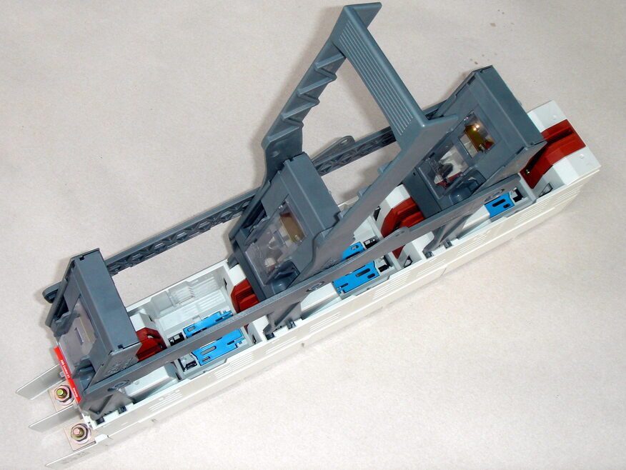 <p>
	Vinnaksulavkaitsmelüliti 3-faasiline, 250A, ABB, FLM 1-B3P, 1SEP101821R1</p>
