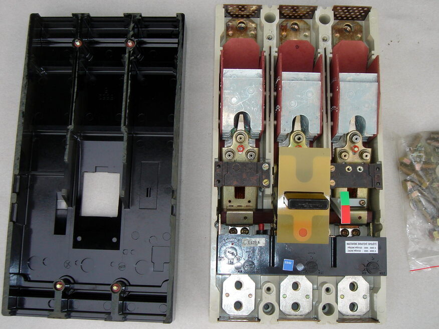 <p>
	Автоматический выключатель 3-фазный 630A, J2UX50L, OEZ Letohrad</p>
