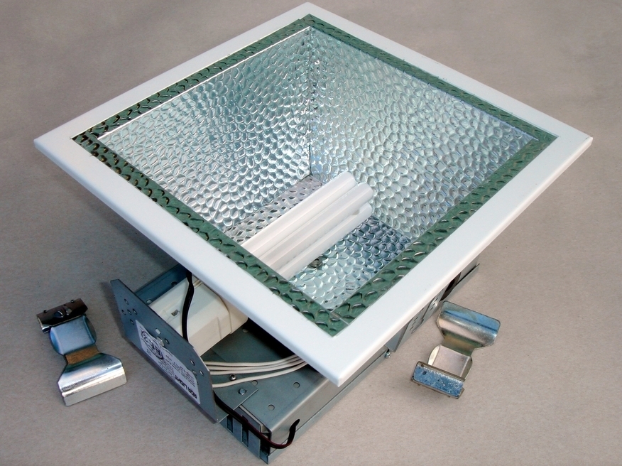 <p>
	Светильник 1 x 18 Вт, Aga Light, Beryl K220 1x18W EVG Osram QT-ECO</p>
