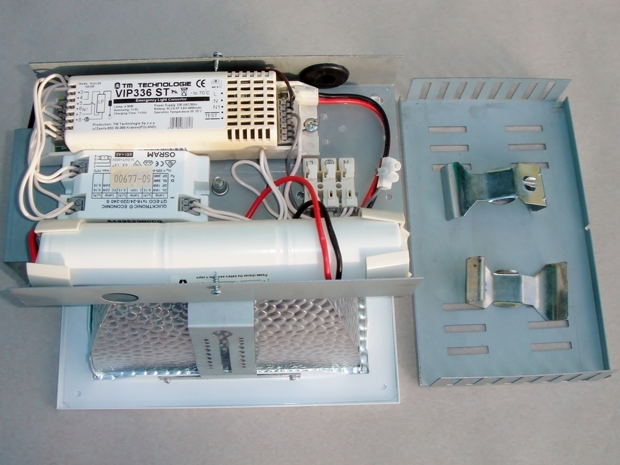 <p>
	Светильник 1 x 18 Вт, Aga Light, Beryl K220 1x18W EVG Osram QT-ECO</p>
