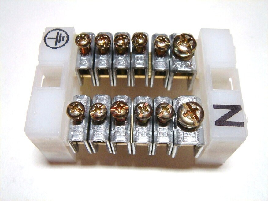 <p>
	Ostan null-maanduslatte KNA 4.106, Ensto</p>
