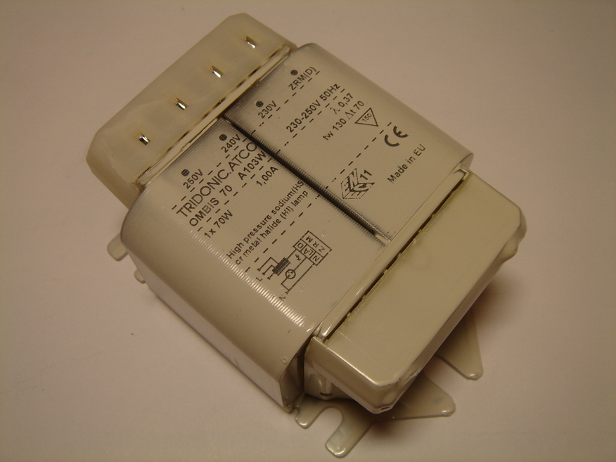 <p>
	Куплю дроссели 70 Вт.</p>
